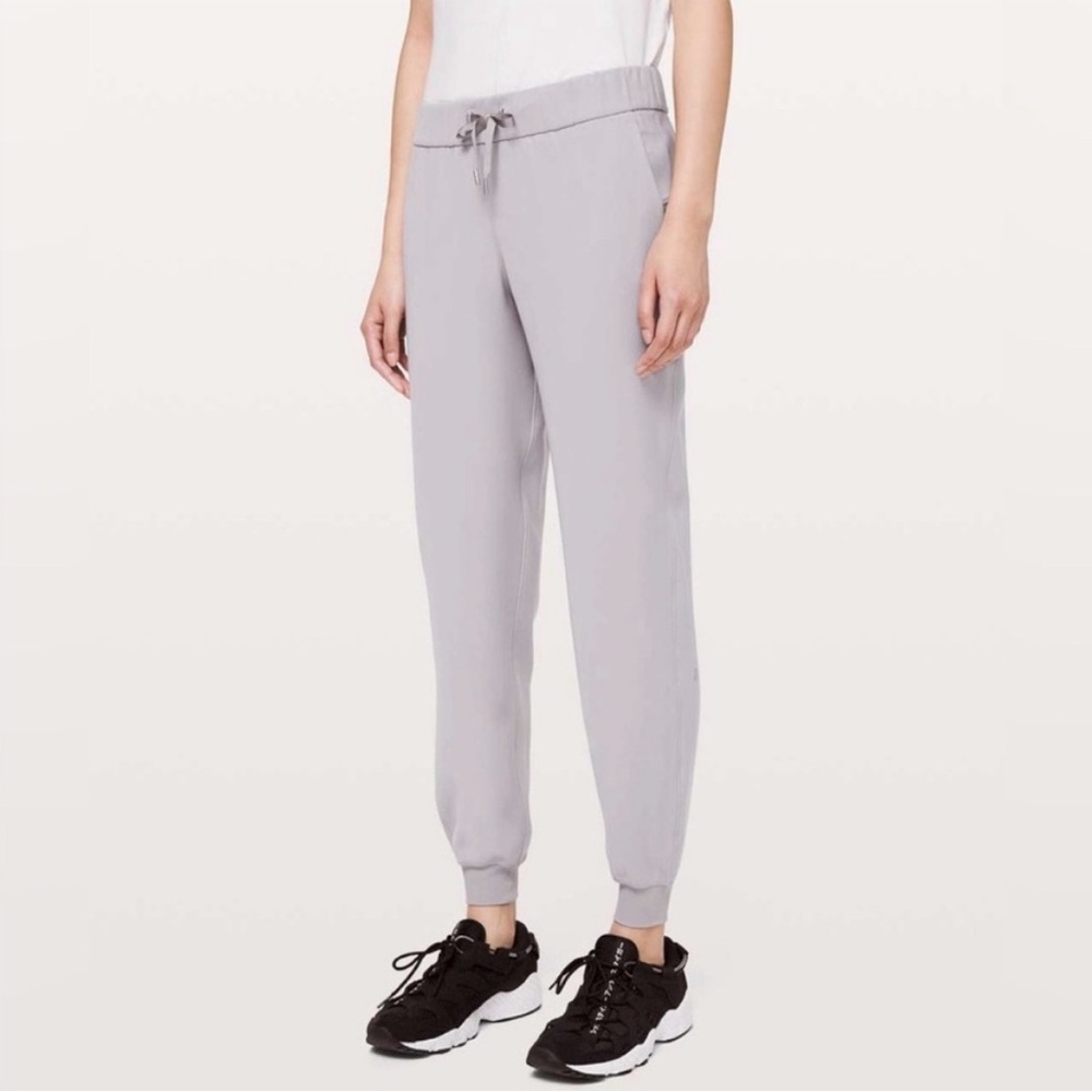 Lululemon On the Fly Jogger Casual Pants Silverscreen Gray Size 12 Minimalist